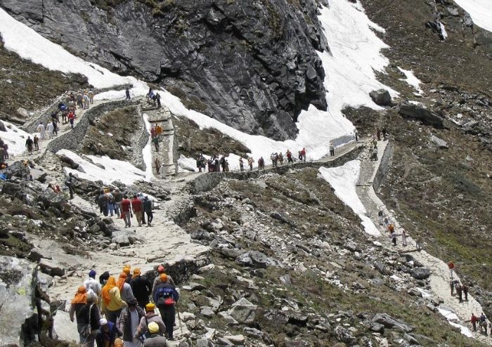 Hemkund Sahib Gurudwara by sapphire glacial lake